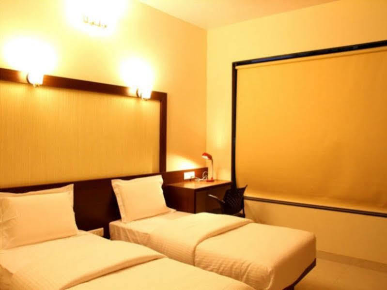 Eco Inn Пуна Экстерьер фото